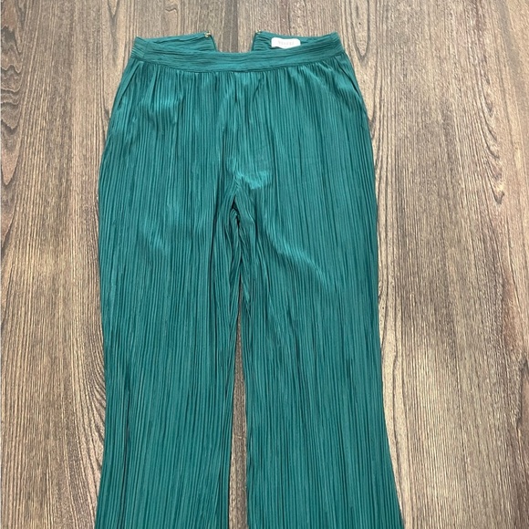 Meshki Womens Flare Pants Crinkle Pleated Slit Hem Pull-On Stretch Green Size XS - Picture 2 of 9